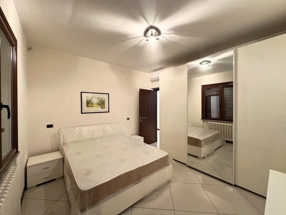 Tirane, jepet me qera apartament 1+1 Kati 3, 80 m² 450 € (Prane BKT ne Kinostudio)