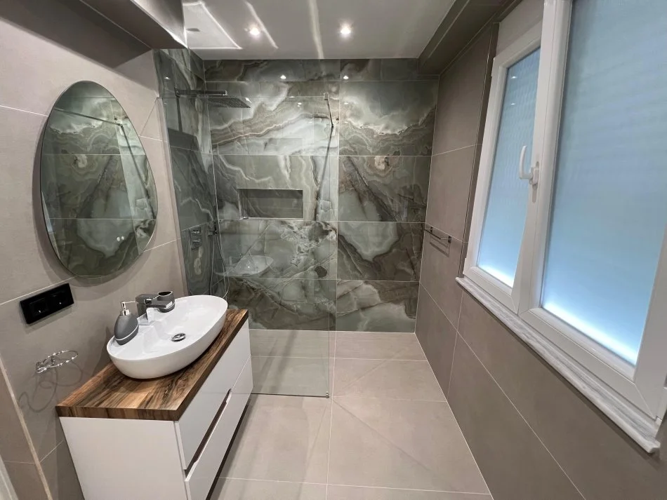 Tirane, jepet me qera apartament 2+1 Kati 3, 100 m² 1.500 € (Ish Ekspozita)