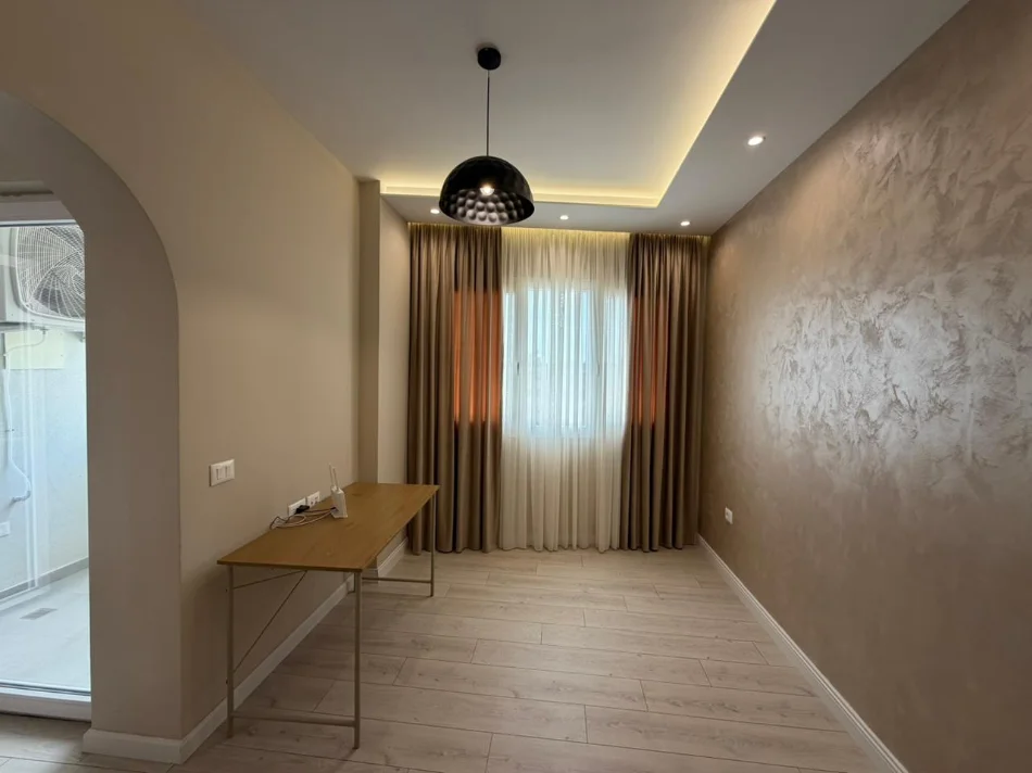 Tirane, shitet apartament 3+1 Kati 9, 140 m² 280.000 € (Astiri)