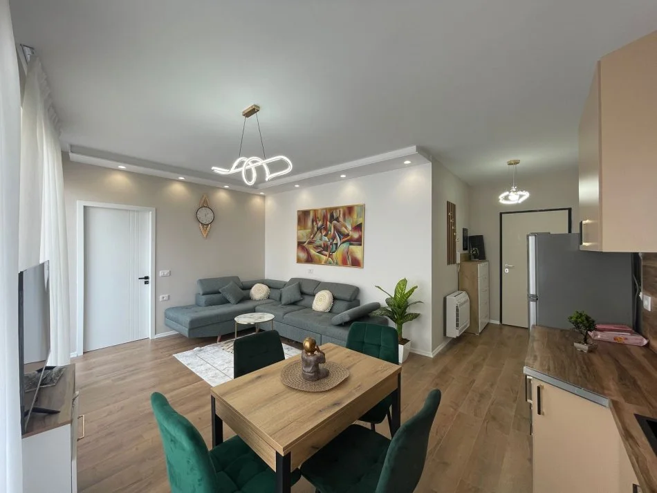 Tirane, jepet me qera apartament 2+1+Ballkon Kati 3, 104 m² 1.000 € (RRUGA E BARRIKADAVE)