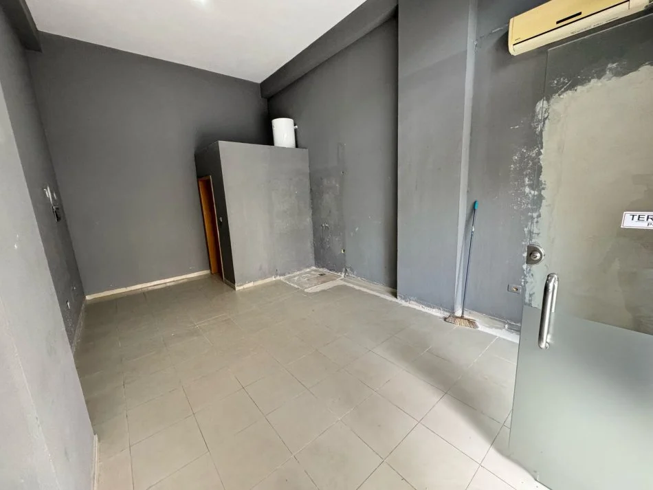 Tirane, jepet me qera 1+1+Ballkon Kati 0, 47 m² 500 € (KOMUNA E PARISIT)