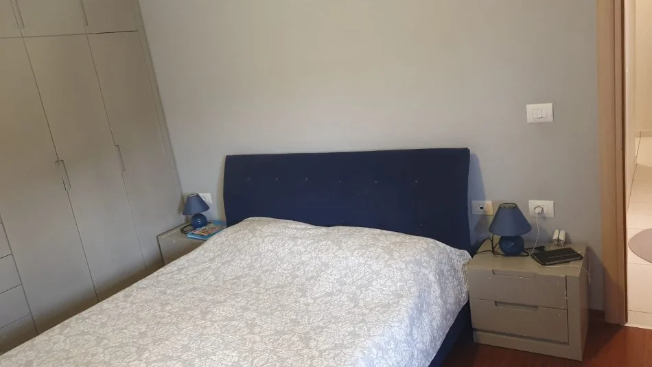 Tirane, shitet apartament 2+1+Ballkon Kati 8, 80 m² 250.000 € (Rruga e Kosovareve)