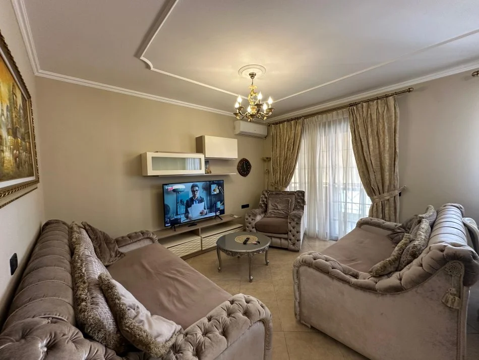 Tirane, jepet me qera apartament 3+1+Ballkon Kati 5, 120 m² 1.000 € (Rruga Medar Shtylla)