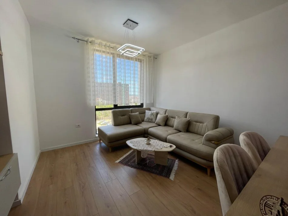 Tirane, jepet me qera 1+1 Kati 3, 60 m² 