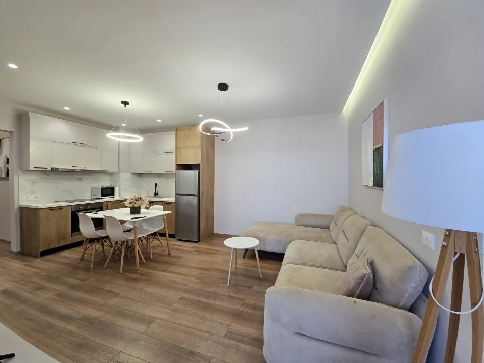 Tirane, jepet me qera apartament 2+1 Kati 8, 87 m² 850 € (Perballe Delijorgjit)