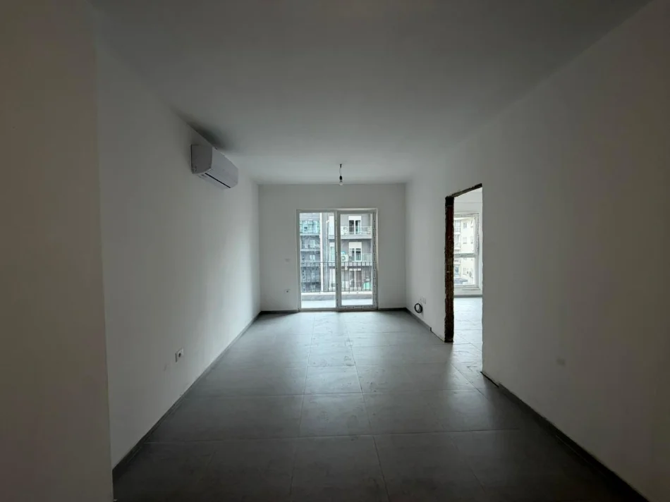 Tirane, jepet me qera apartament 1+1 Kati 2, 60 m² 400 € (Laprake)