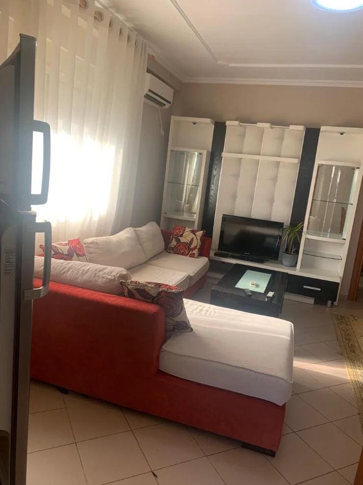 Tirane, jepet me qera apartament 1+1 Kati 5, 62 m² 550 € (Rruga e Durrsit.)