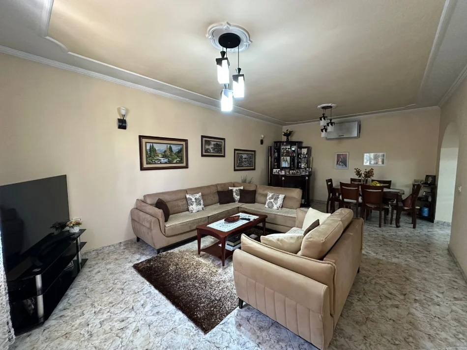 Tirane, shitet Vile 2 Katshe Kati 0, 280 m² 500.000 € (Jordan Misja)