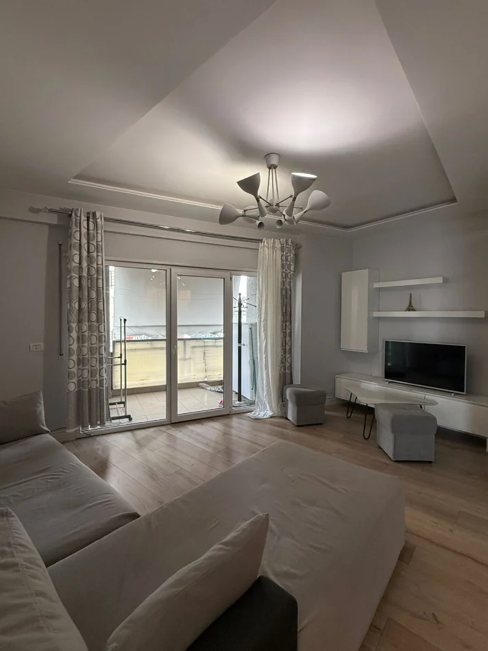 Tirane, shitet apartament 2+1 Kati 5, 100 m² 280.000 € (Komuna e Parisit)