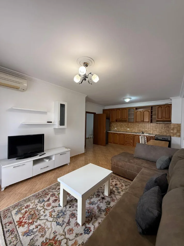 Tirane, jepet me qera apartament 2+1 Kati 4, 90 m² 700 € (Komuna e Parisit)
