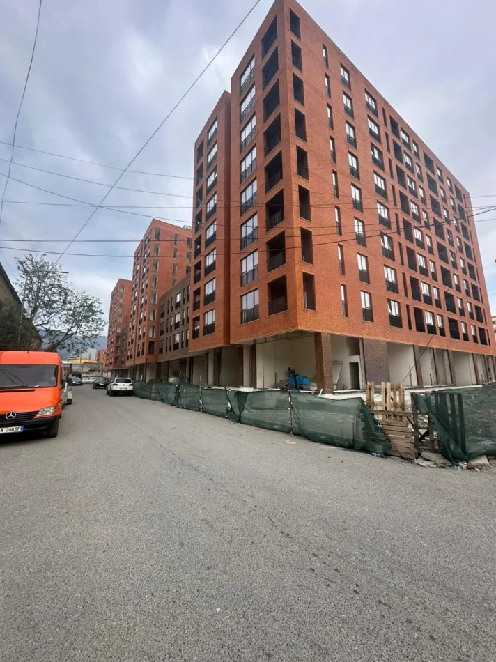 Tirane, shitet apartament 1+1 Kati 3, 78 m² 133.000 € (Rruga Siri Kodra)