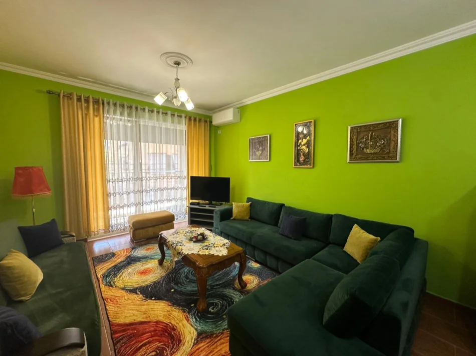 Tirane, jepet me qera apartament 1+1 Kati 1, 71 m² 500 € (21 Dhjetori)