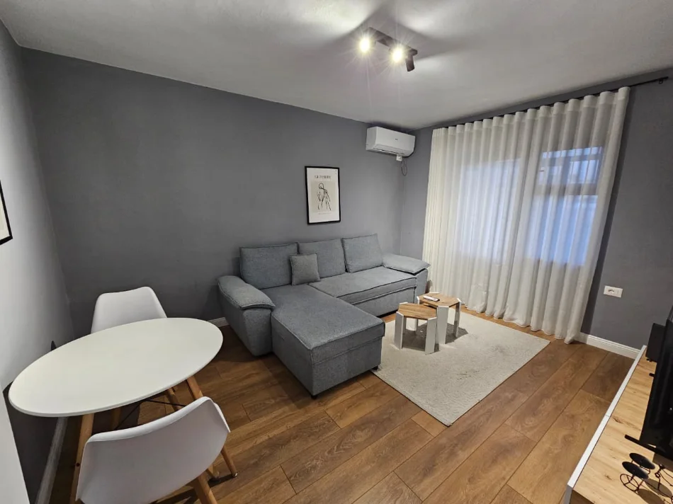 Tirane, shitet apartament 1+1 Kati 5, 55 m² 144.000 € (Selvia)