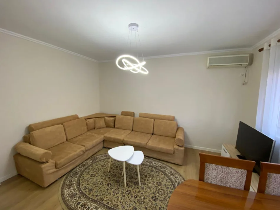 Tirane, jepet me qera apartament 2+1 Kati 4, 95 m² 700 € (Myslym Shyri)