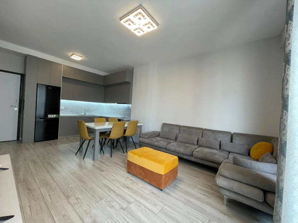 Tirane, jepet me qera apartament 1+1 Kati 5, 70 m² 700 € (Komuna e Parisit)