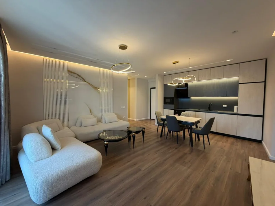 Tirane, jepet me qera apartament 2+1 Kati 8, 110 m² 1.000 € (Komuna e Parisit)