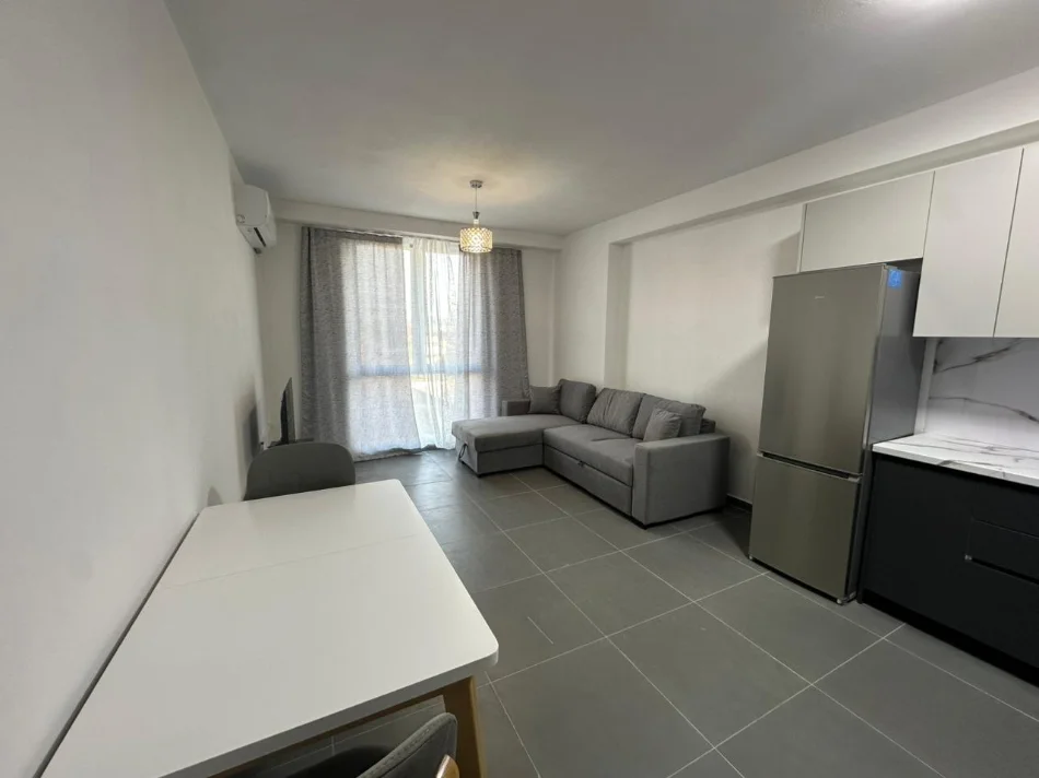 Tirane, jepet me qera apartament 3+1 Kati 3, 108 m² 650 € (Rruga 5 Maji)