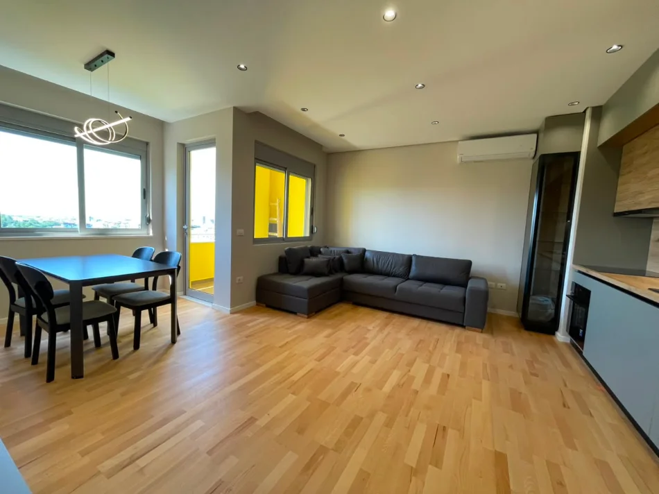 Tirane, jepet me qera apartament 2+1 Kati 3, 105 m² 600 € (Liqeni i Thate)