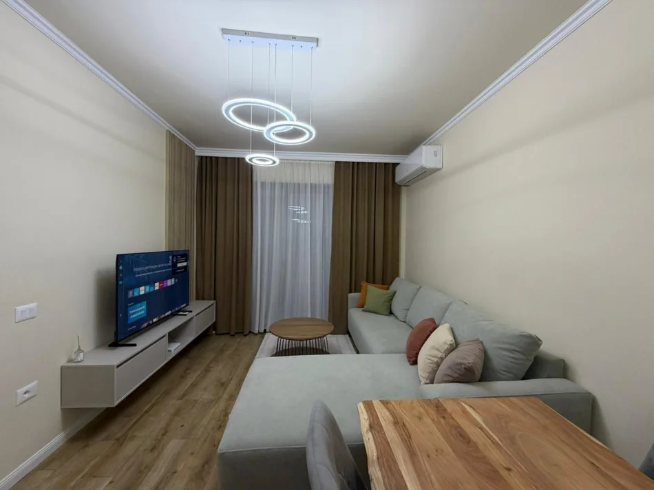 Tirane, jepet me qera apartament 1+1 Kati 3, 67 m² 1.000 € (Liqeni i Thate)