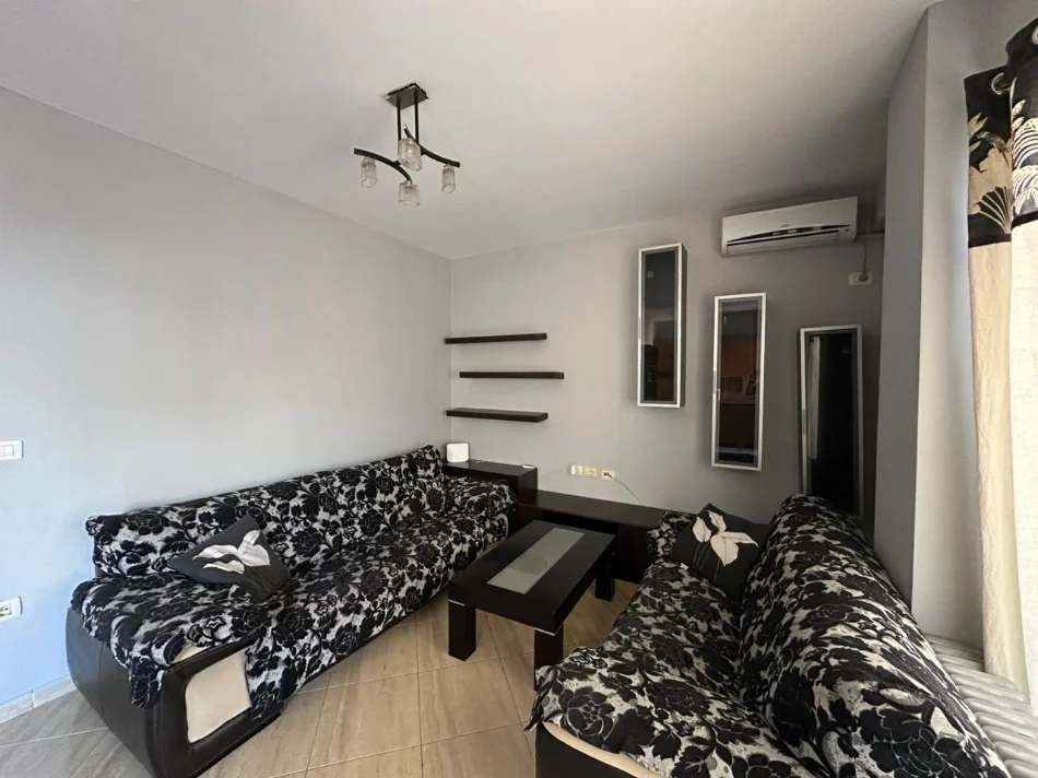 Tirane, jepet me qera apartament 2+1 Kati 5, 110 m² 520 € (Rruga Jordan Misja)