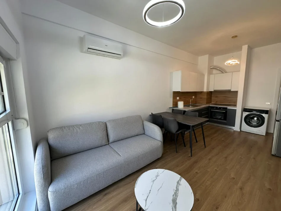 Tirane, jepet me qera apartament 1+1 Kati 2, 50 m² 400 € (Ali Demi)