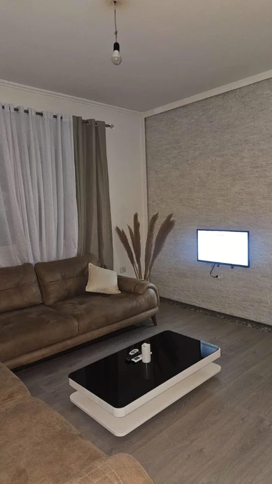 Tirane, jepet me qera apartament 1+1 Kati 4, 65 m² 500 € (Ish-Parku i Autobusave.)