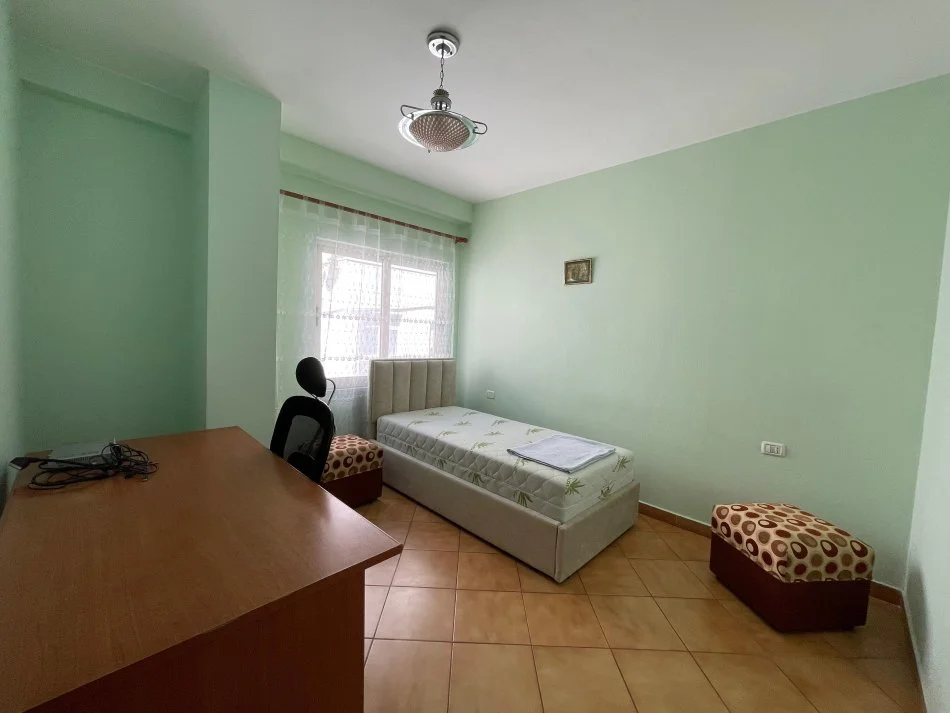 Tirane, jepet me qera apartament 2+1 Kati 2, 98 m² 600 € (Komuna e Parisit)