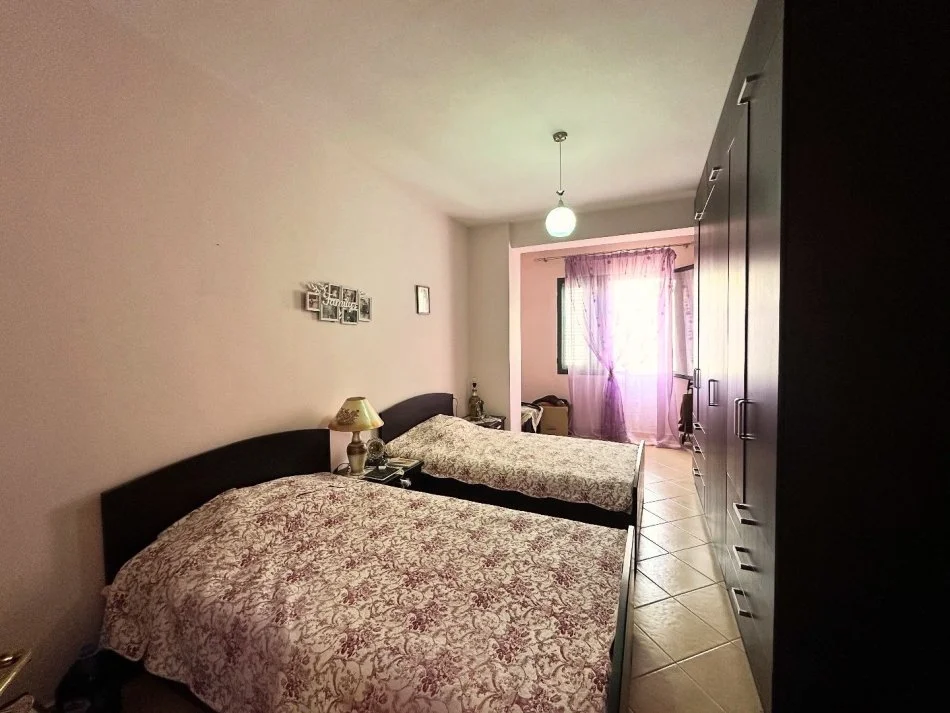 Tirane, jepet me qera apartament 2+1 Kati 5, 100 m² 490 € (Prane Nela 6)