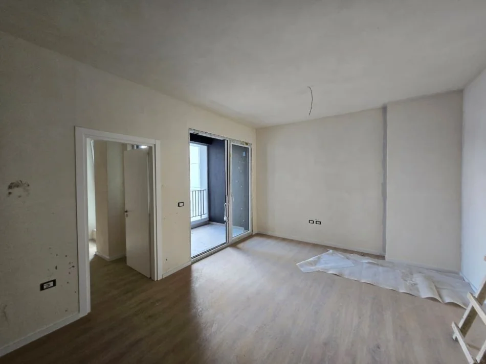 Tirane, jepet me qera apartament 1+1 Kati 3, 65 m² 650 € (Kika 2 tek Komuna e Parisit.)