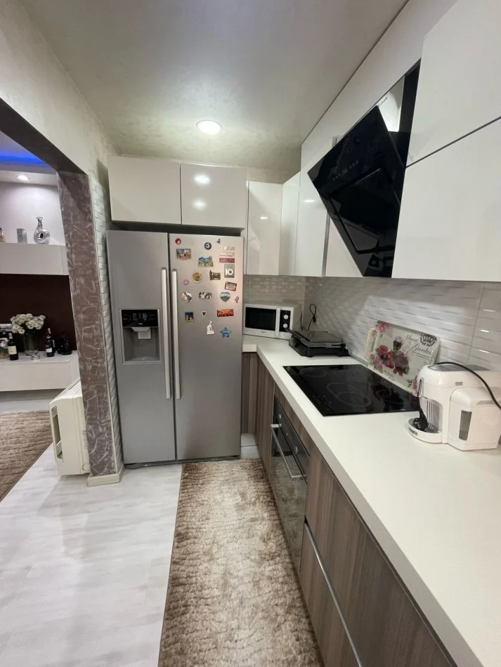 Tirane, jepet me qera apartament 2+1 Kati 3, 95 m² 550 € (Tek Pedriatia.)