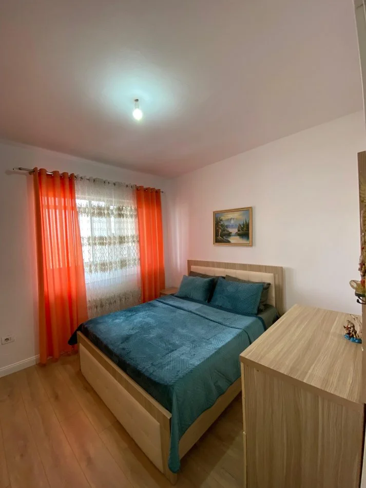 Tirane, jepet me qera apartament 1+1 Kati 9, 80 m² 550 € (ne Porcelan.)