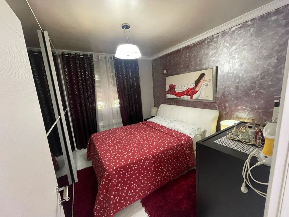 Tirane, jepet me qera apartament 2+1 Kati 3, 95 m² 550 € (Tek Pedriatia.)