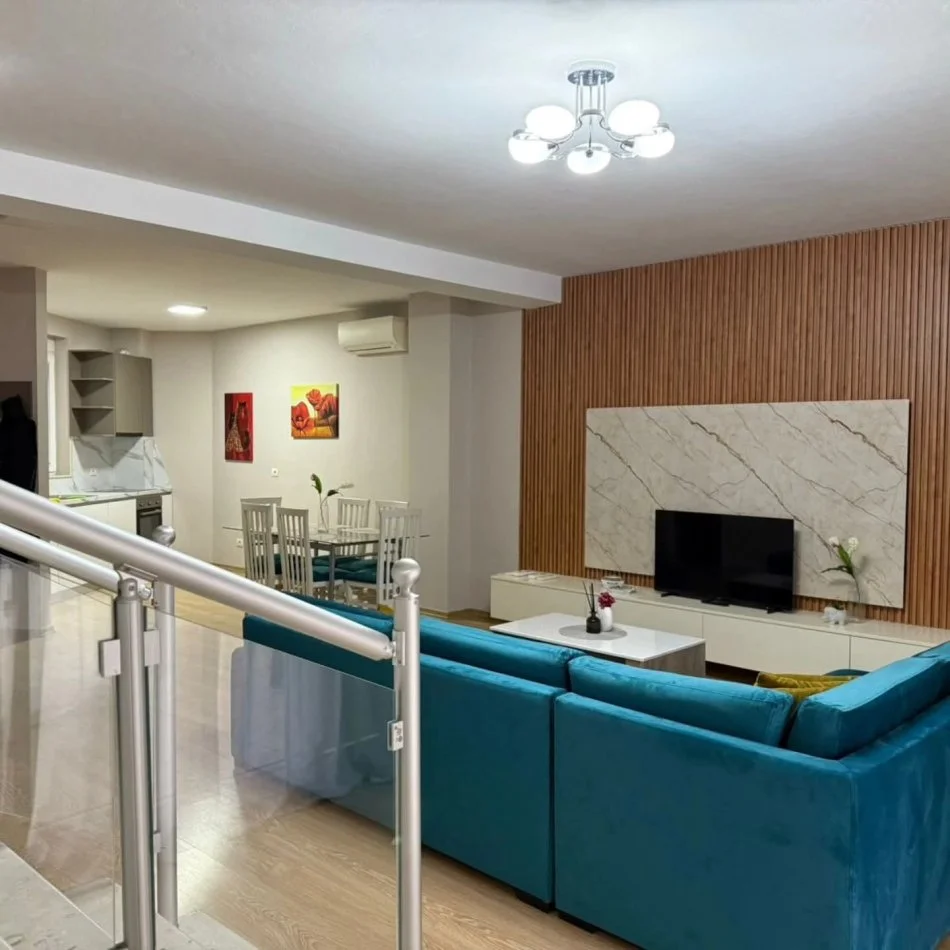 Tirane, jepet me qera apartament duplex 3+1 Kati 0, 150 m² 1.000 € (Kodra e Diellit 1)