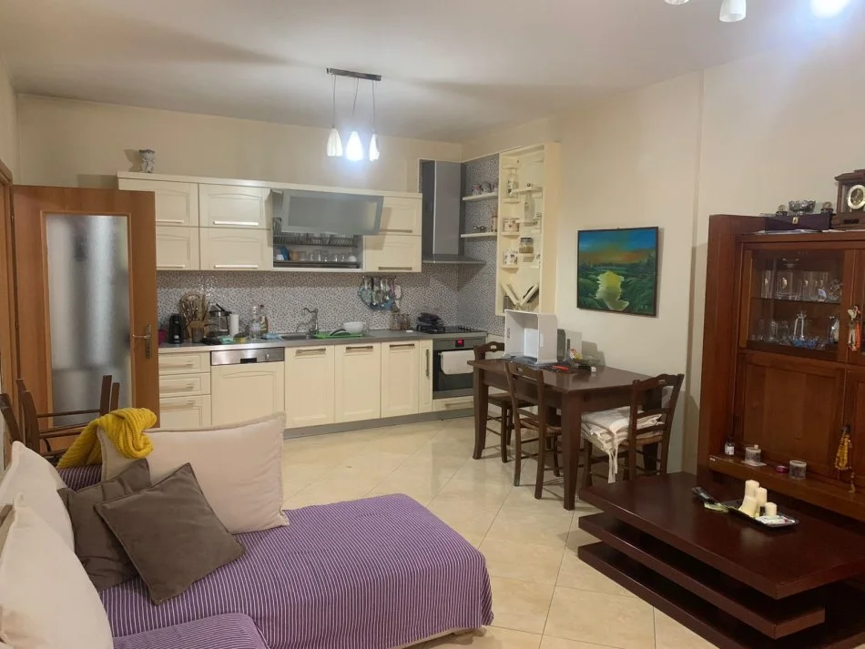 Tirane, jepet me qera apartament 2+1 Kati 2, 120 m² 750 € (Tek Vizion+ ne Don Bosko.)