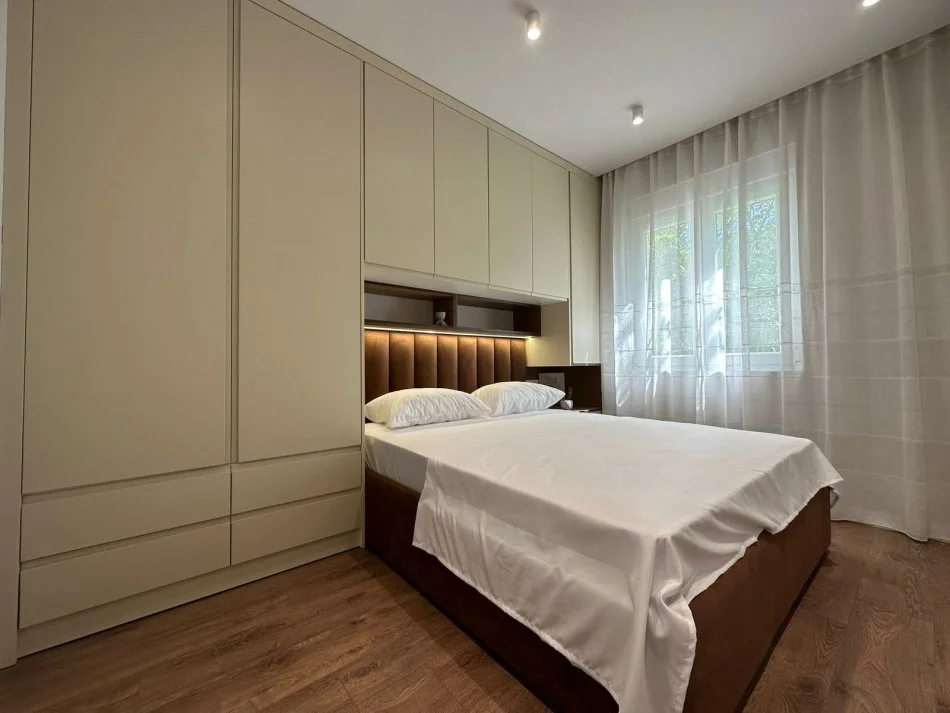 Tirane, jepet me qera apartament 1+1 Kati 3, 50 m² 500 € (Prane Harry Fultz.)