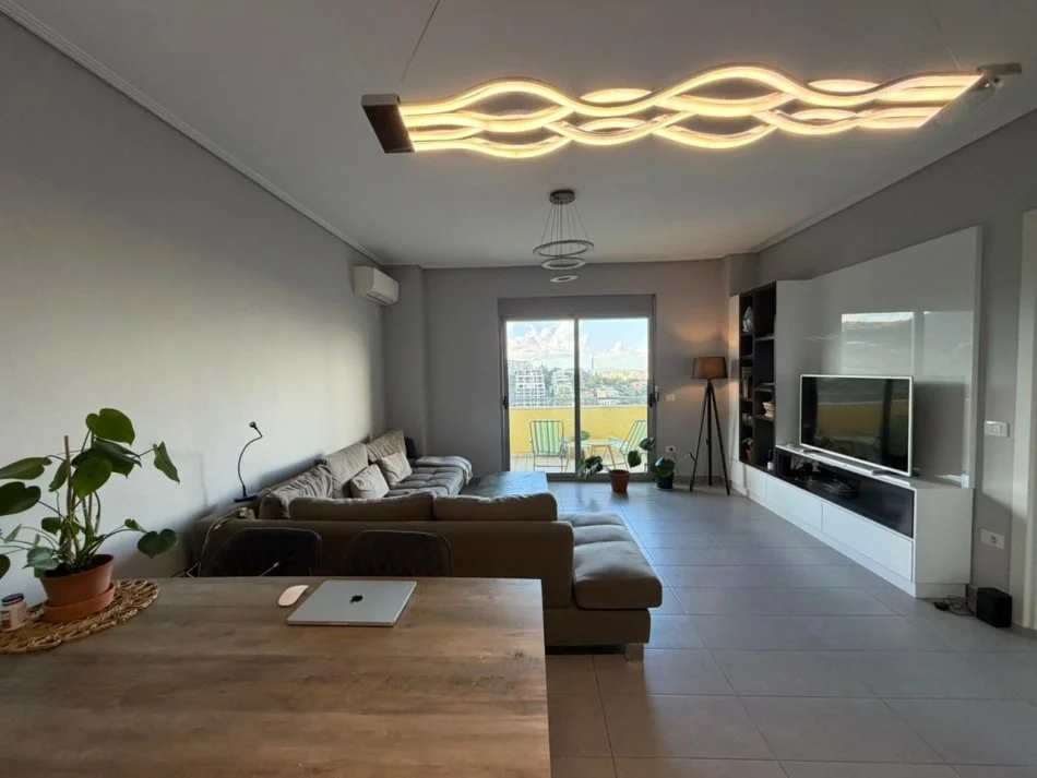 Tirane, jepet me qera apartament 2+1 Kati 3, 100 m² 600 € (Rruga Peti tek Liqeni i Thate.)