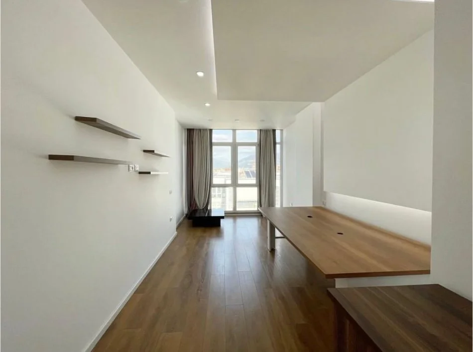 Tirane, jepet me qera apartament 2+1 Kati 8, 110 m² 800 € (Kika 2 tek Komuna e Parisit.)