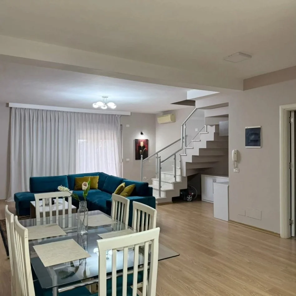 Tirane, jepet me qera apartament duplex 3+1 Kati 0, 150 m² 1.000 € (Kodra e Diellit 1)