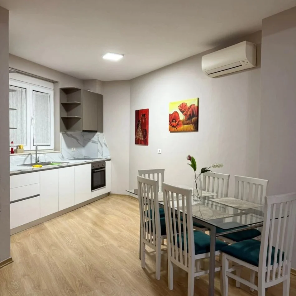 Tirane, jepet me qera apartament duplex 3+1 Kati 0, 150 m² 1.000 € (Kodra e Diellit 1)