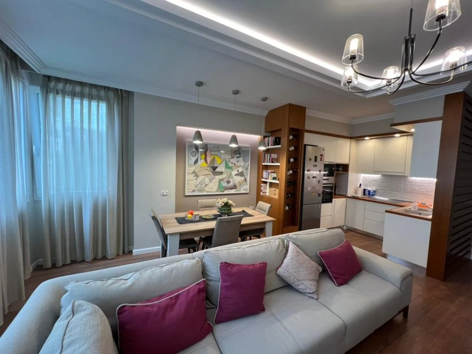 Tirane, jepet me qera apartament 2+1 Kati 3, 110 m² 900 € (Liqeni i Thate.)