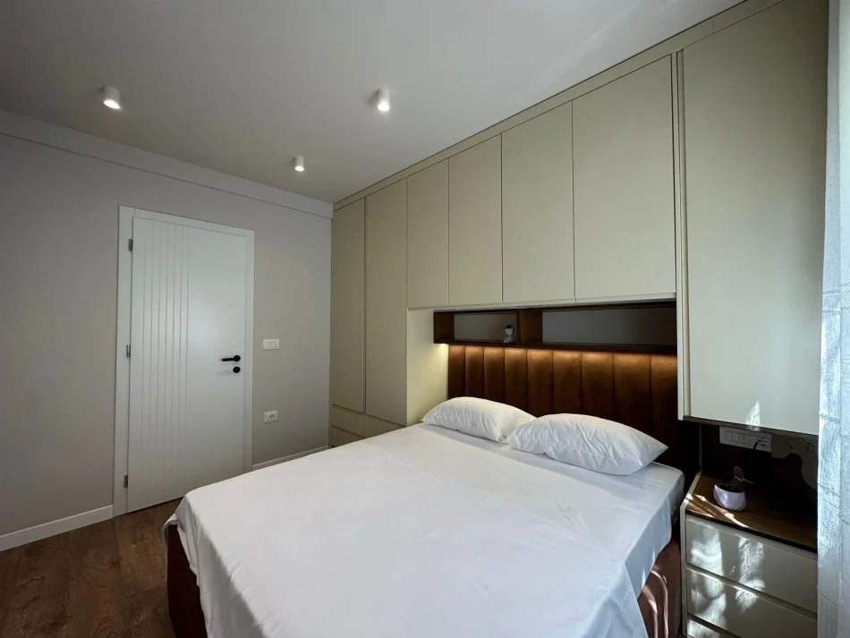 Tirane, jepet me qera apartament 1+1 Kati 3, 50 m² 500 € (Prane Harry Fultz.)