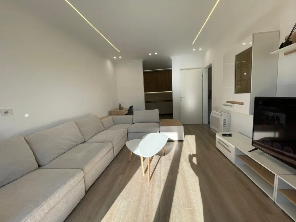 Tirane, jepet me qera apartament 2+1 Kati 5, 110 m² 1.100 € (Liqeni i Thate.)