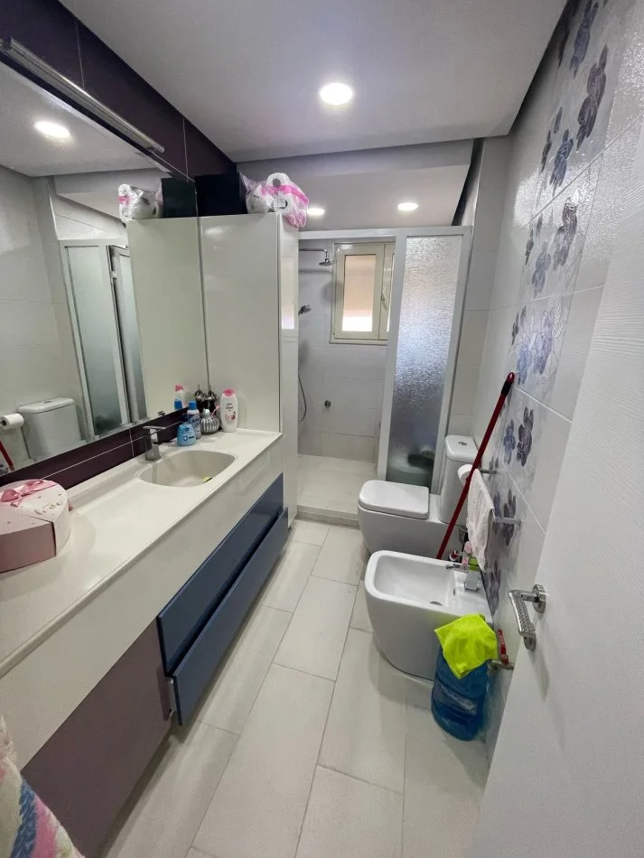 Tirane, jepet me qera apartament 2+1 Kati 3, 95 m² 550 € (Tek Pedriatia.)