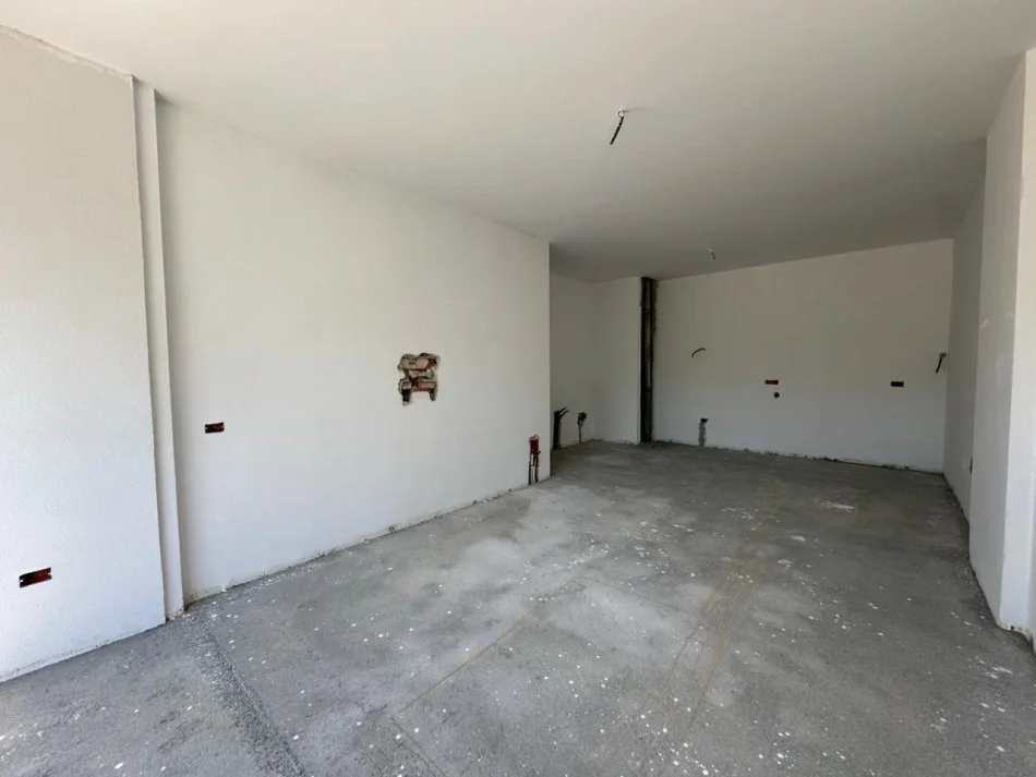 Tirane, shitet apartament 1+1 Kati 2, 76 m² 215.000 € (Kika 2 tek Komuna e Parisit.)