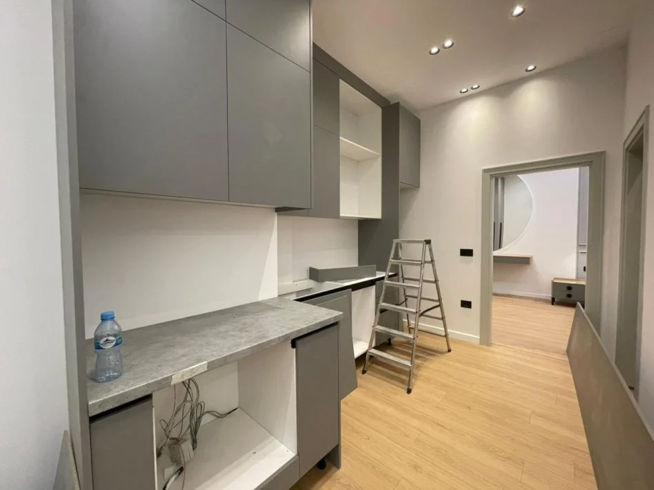 Tirane, jepet me qera apartament 1+1 Kati 3, 80 m² 800 € (Kodra e Diellit)