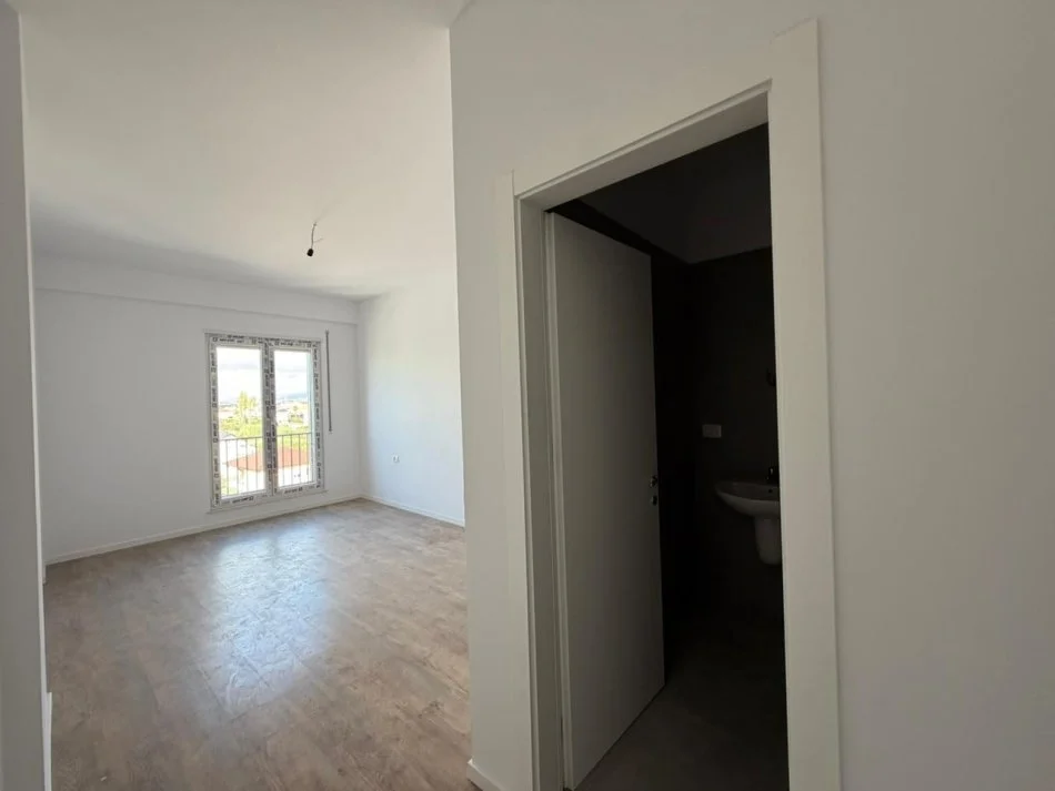 Tirane, shitet apartament 2+1 Kati 4, 108 m² 91.800 € (Kamez)