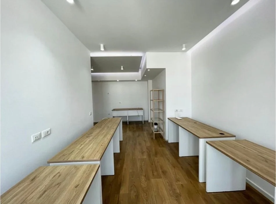 Tirane, jepet me qera apartament 2+1 Kati 8, 110 m² 800 € (Kika 2 tek Komuna e Parisit.)