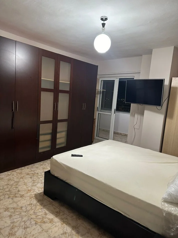 Tirane, jepet me qera apartament 2+1 Kati 5, 120 m² 619 € (Laprake)