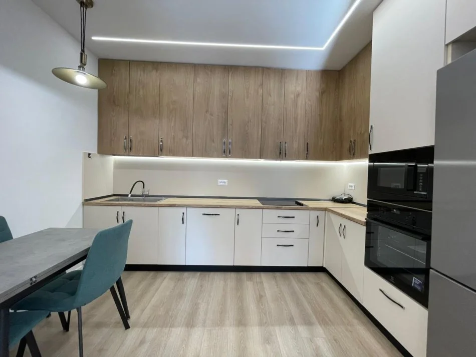 Tirane, jepet me qera apartament 2+1 Kati 5, 110 m² 1.100 € (Liqeni i Thate.)