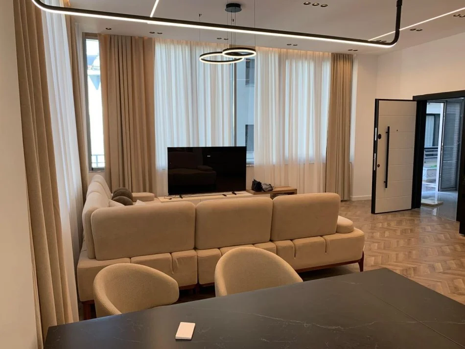 Tirane, jepet me qera apartament 1+1 Kati 1, 70 m² 800 € (Kodra e Diellit.)